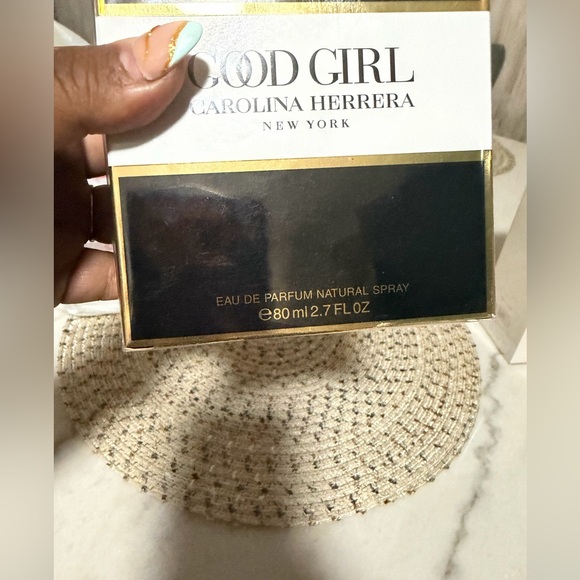 Carolina Herrera Black and Gold Stiletto Perfume - Picture 6 of 8